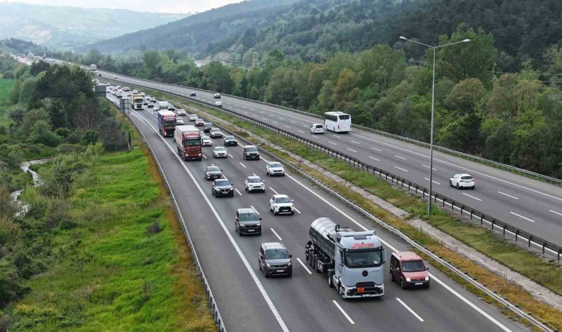 Bolu geçişinde bayram trafiği arttı 9 günlük Kurban Bayramı tatilinin ilk gününde memleketlerine veya tatil