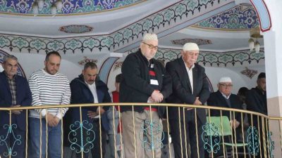 Bolu’da vatandaşlar, Kurban Bayramı namazını eda etmek için sabahın erken
