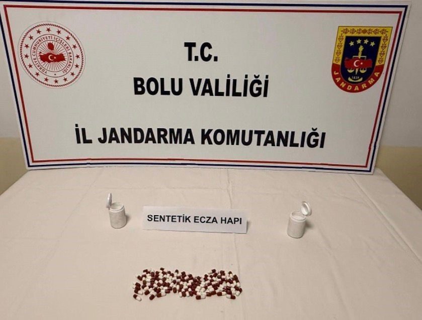 Bolu’da jandarma ekiplerince şüpheli bir araçta yapılan aramada 90 adet