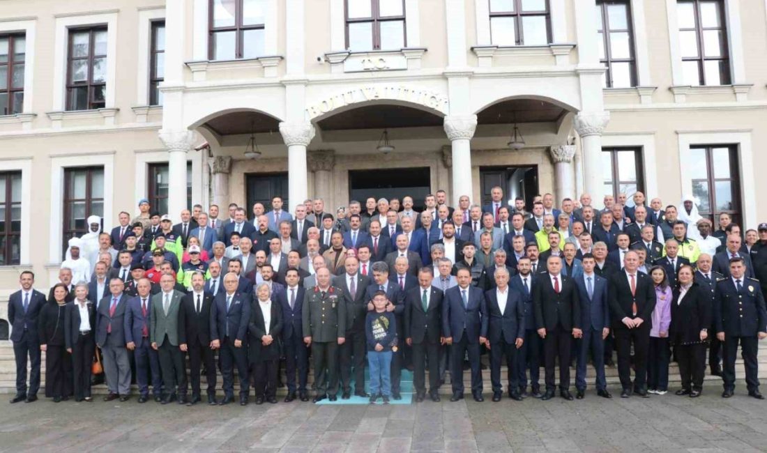 Bolu’da Kurban Bayramı dolayısıyla Bolu Valiliği’nde bayramlaşma programı düzenlendi. Vali