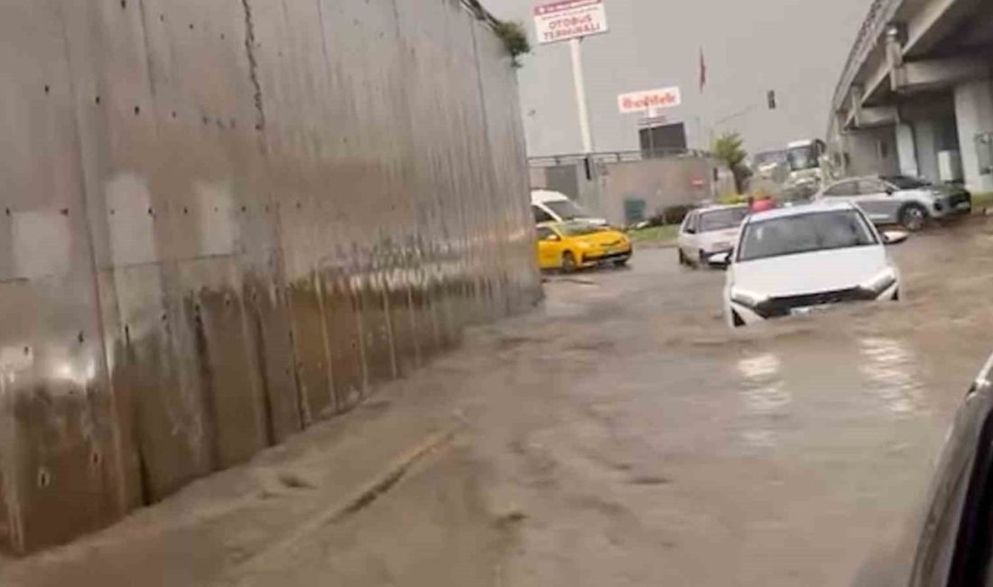 Bolu’da sağanak ve dolu sonrası iş yerlerini su bastı Bolu’da etkili olan sağanak ve şiddetli dolu yağışının ardından cadde