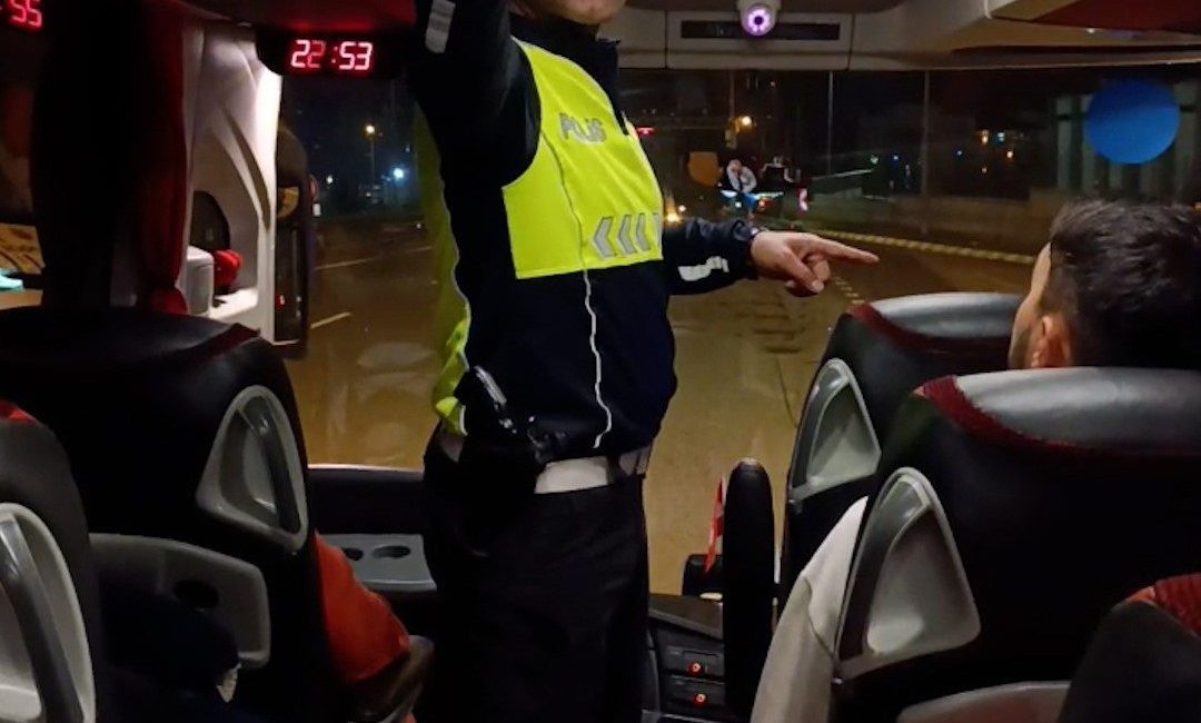 Bolu’da polis ekipleri tarafından şehirlerarası yolcu taşımacılığı yapan otobüslere yönelik