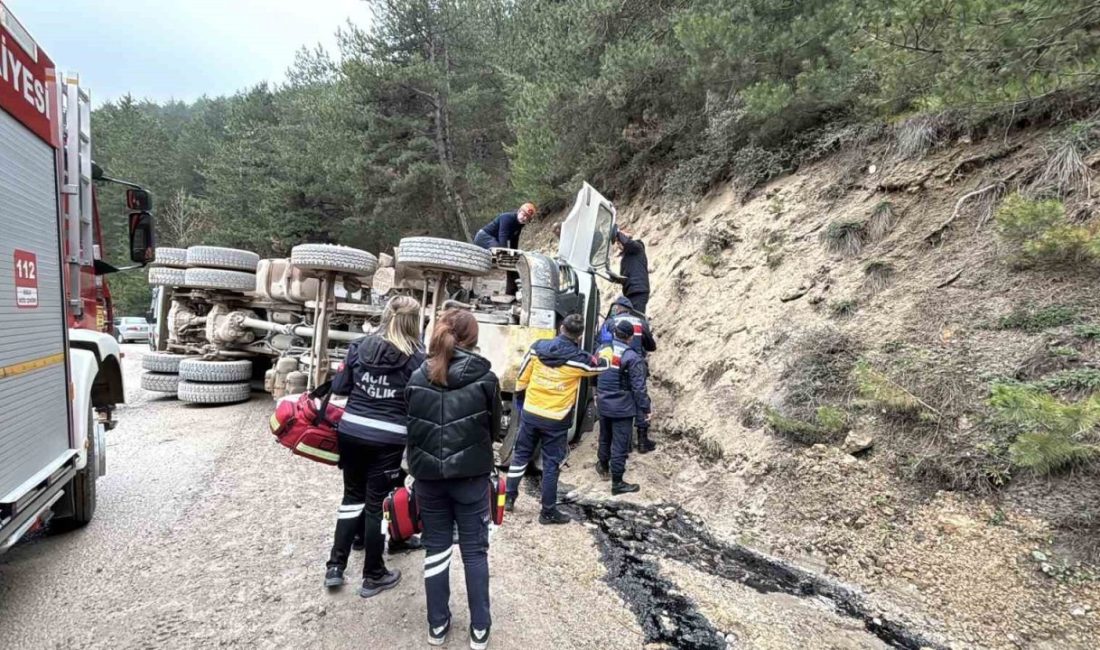 Bolu’da kum ocağından D-100 Karayolu’na seyir halinde olan kum yüklü
