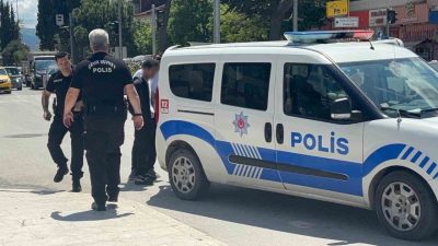 Bilecik’te boşanma aşaması karısıyla çarşıda karşılana şahıs bir süre eişiyle