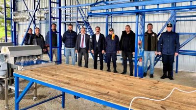 Bilecik’in Bozüyük ilçesinde Bozüyük Kaymakamı Adem Öztürk, kurban kesim alanında