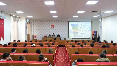Bilecik Şeyh Edebali Üniversite’sinde (BŞEÜ) geri dönüşüm malzemeleri sanata dönüştü.