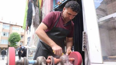 Bolu’da Kurban Bayramı’na iki gün kala vatandaşlar bıçakçıların yolunu tutmaya
