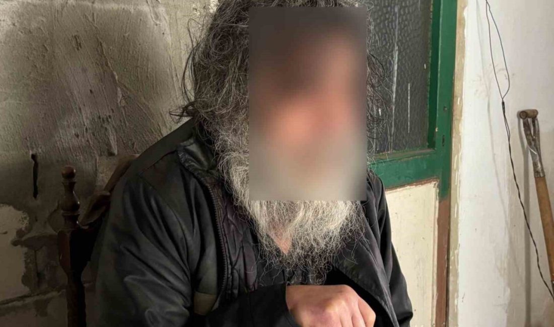 Kocaeli’nin Gebze ilçesinde icra yoluyla kaybettiği dairesinde yaşamaya devam eden