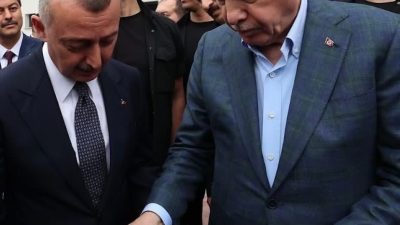 Kocaeli Büyükşehir Belediye Başkanı Tahir Büyükakın, yapımı devam eden Kocaelispor