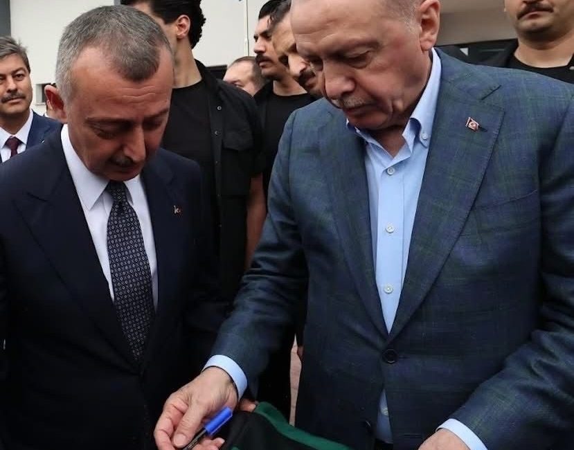 Kocaeli Büyükşehir Belediye Başkanı Tahir Büyükakın, yapımı devam eden Kocaelispor