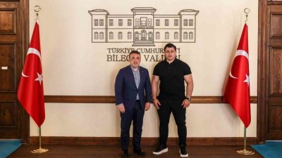Dünya ve Avrupa şampiyonu milli güreşçi Rıza Kayaalp, Bilecik Valisi