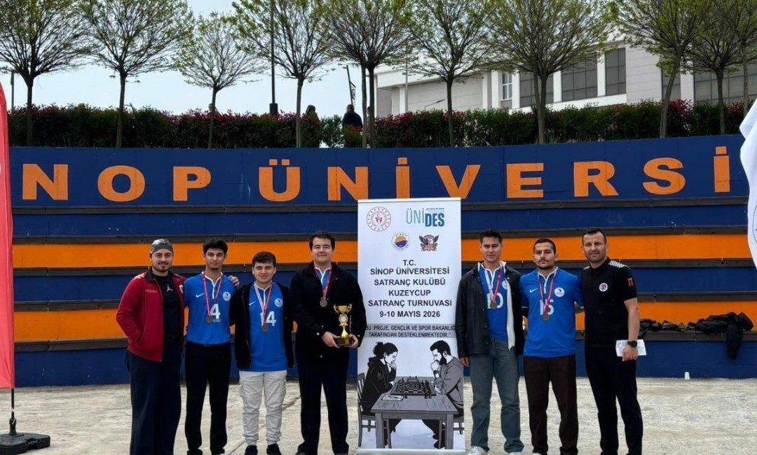 Düzce Üniversitesi Satranç Topluluğu’ndan KuzeyCup’ta 4. oldu Düzce Üniversitesi Satranç Topluluğu Takımı, Sinop Üniversitesi ev sahipliğinde düzenlenen