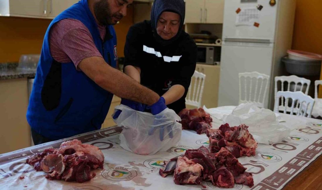 Düzce’de bağışlanan kurban payları ihtiyaç sahiplerine ulaştırılıyor Düzce Belediyesi, Kurban Bayramı dolayısıyla vatandaşlar tarafından bağışlanan kurban eti