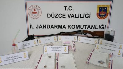 Düzce’de jandarma ekipleri tarafından yapılan operasyonda kenevir bitkisi, 5 gram