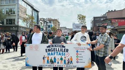 Düzce’de Engelliler Haftası, düzenlenen kortej yürüyüşü ve törenlerle başladı. Yapılan