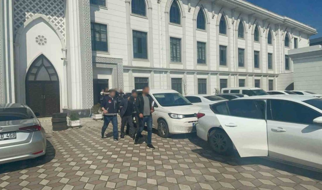 Kocaeli’nin Darıca ilçesinde bir evden 25 bin lira değerinde dizüstü