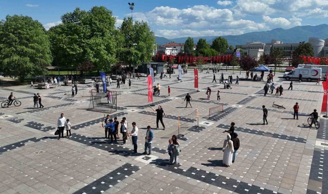 Gençler spor alanlarında kıyasıya rekabet etti Düzce Valiliği ve Düzce Belediyesi 19 Mayıs Atatürk’ü Anma, Gençlik