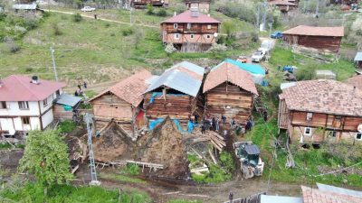 Kastamonu’nun Taşköprü ilçesinde ahırın çökmesi sonucu Fatma Demir hayatını kaybetti,