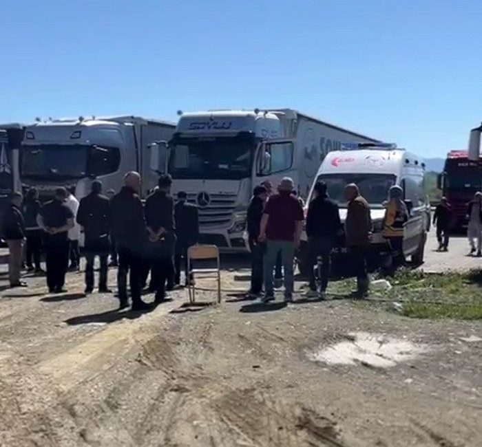 Bolu’da bir dinlenme tesisinde park halindeki tırda kalan 22 yaşındaki