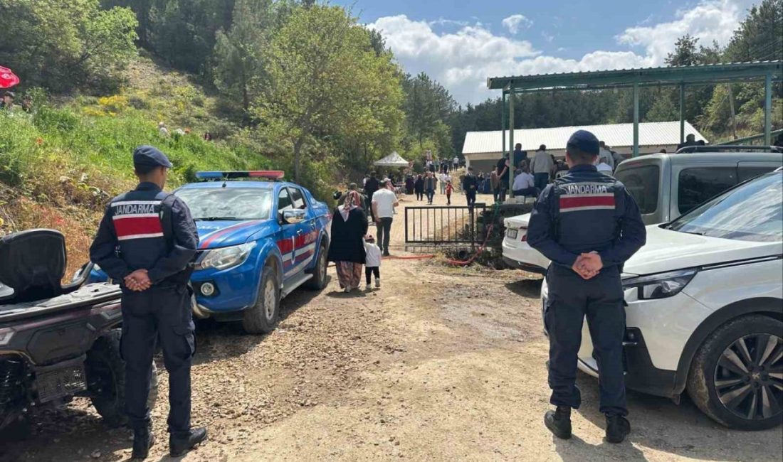 Bilecik’in Vezirhan beldesi ve çevre köylerinde düzenlenen Hıdırellez şenlikleri yaklaşık