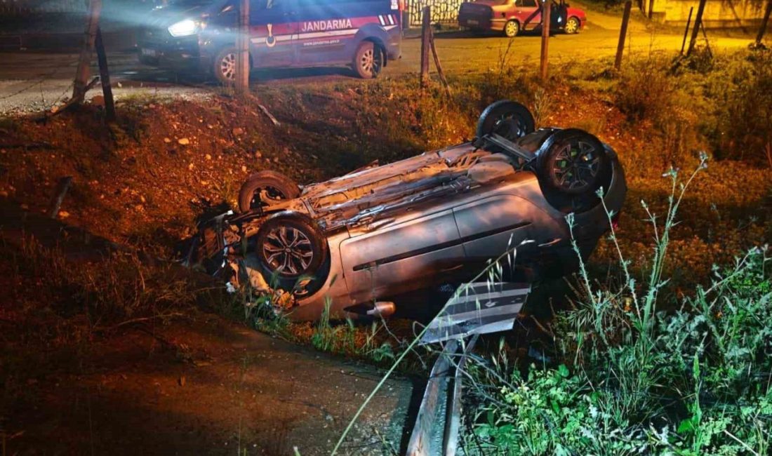 Sakarya’nın Akyazı ilçesinde kanala uçan otomobildeki alkollü oldukları iddia edilen