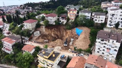 Kocaeli’nin İzmit ilçesinde bir inşaattaki temel kazısı sırasında meydana gelen