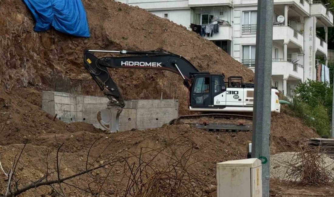 Kocaeli’nin İzmit ilçesinde temel kazısı sırasında toprak kaymasına yol açarak