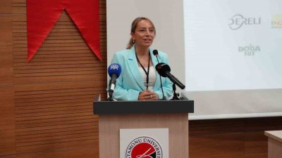 Kastamonu Üniversitesi’nde gerçekleştirilen sempozyumda konuşan Türk Bulgar İş Kadınları Derneği