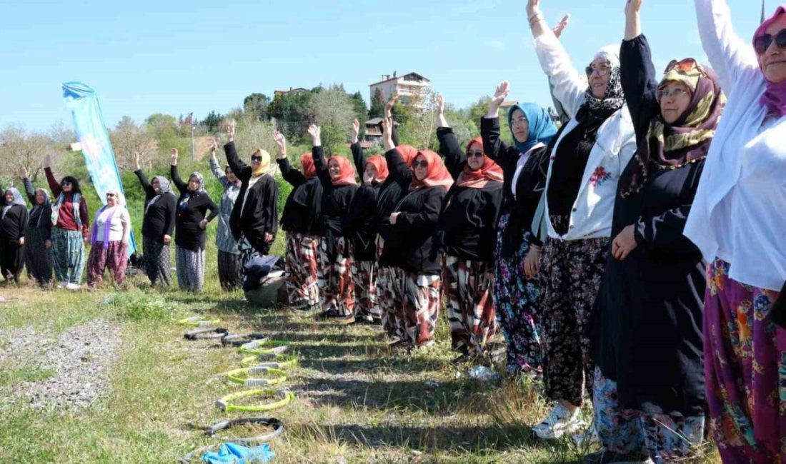 Gebze Denizli Köyü’nde düzenlenen etkinlikte kadınlar, geleneksel şalvarlarıyla spor yaparak