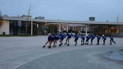 Kağıtspor’un tekerlekli sürat pateni sporcuları, katıldıkları Türkiye Kulüpler Şampiyonası’nda ikinci