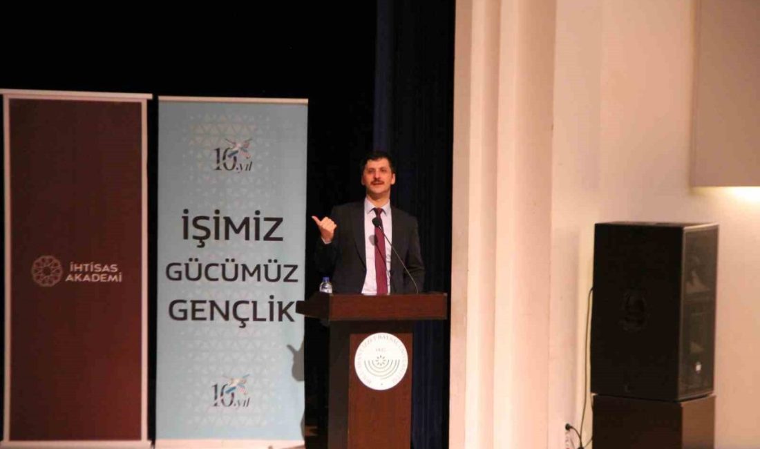 Bolu’da öğrencilerle buluşan Kamu Hastaneleri Genel Müdürü Muhammed Emin Demirkol,