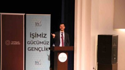 Bolu’da öğrencilerle buluşan Kamu Hastaneleri Genel Müdürü Muhammed Emin Demirkol,
