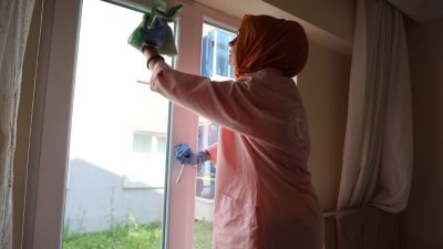 Kartepe’de hizmet veren “Alo Evlat Sağlık Kulübü” ekipleri, yaklaşan bayram