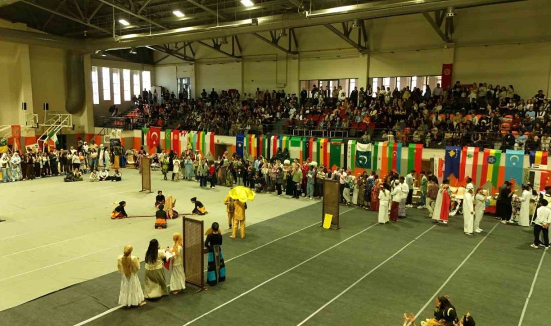 Kastamonu Üniversitesi’nde düzenlenen Gençlik Festivali farklı kültürleri buluşturdu Kastamonu Üniversitesi’nin kuruluşunun 20. yılı etkinlikleri kapsamında düzenlenen Gençlik Festivali,