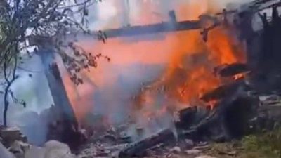Kastamonu’nun Tosya ilçesinde samanlıkta ve odunlukta çıkan yangın, köylülerin ve