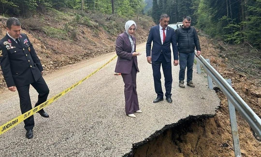 Kastamonu’nun Ağlı ilçesine bağlı Oluközü grup yolunda, etkili olan yağışlı