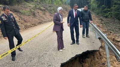Kastamonu’nun Ağlı ilçesine bağlı Oluközü grup yolunda, etkili olan yağışlı