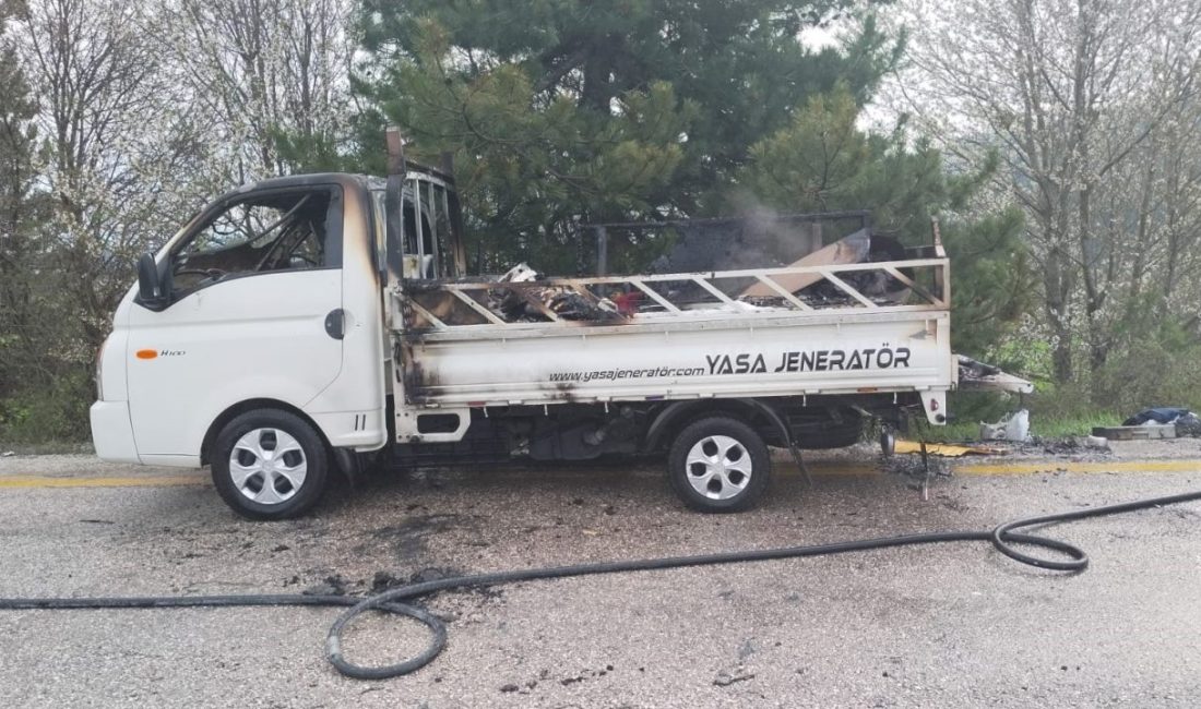 Çankırı-Kastamonu kara yolu üzerinde seyir halindeki kamyonette çıkan yangın itfaiye