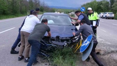 Kastamonu’nun Taşköprü ilçesinde iki otomobil ve bir hafif ticari aracın
