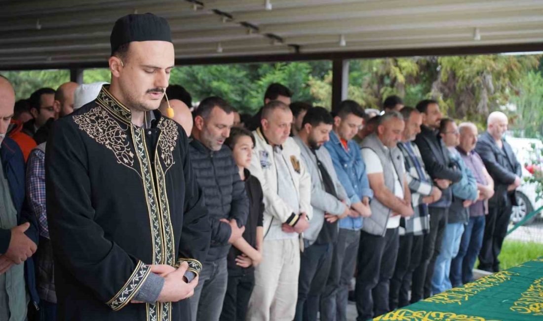 Kayseri’nin Yahyalı ilçesinde otomobil ile hafif ticari aracın çarpışması neticesinde