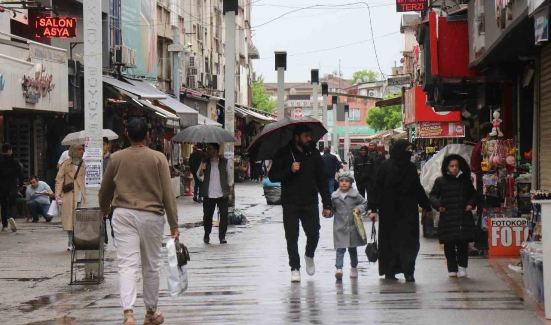 Sakarya genelinde gece saatlerinden itibaren etkili olan yağış, bazı cadde