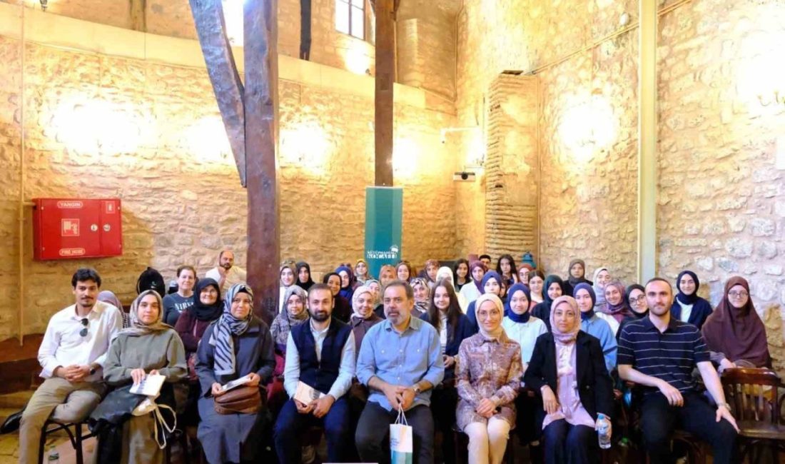 “Kütüphanem Kocaeli” üyeleri, “Bir Kitap, Bir Şehir, Bir Yazar Projesi”
