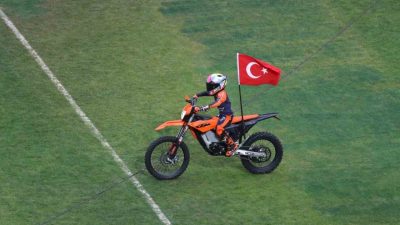 Cumhurbaşkanı Recep Tayyip Erdoğan’ın gençlerle buluşması öncesinde Turka Kocaeli Stadyumu’nun