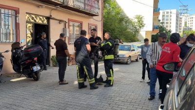 Kocaeli’nin İzmit ilçesinde komşuların kötü koku ihbarı üzerine itfaiye ekiplerinin
