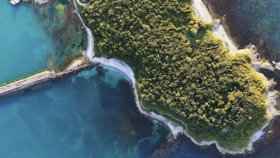 Kocaeli’nin önemli turizm destinasyonlarından Kandıra’da bulunan Kerpe Kayalıkları, Kefken Adası