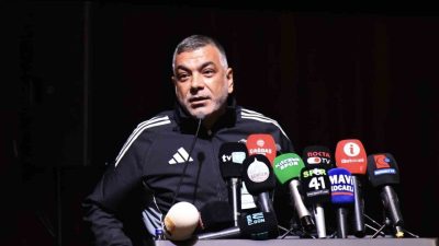 Olağan seçimli mali genel kurulu süren Kocaelispor’da kongre üyeleri söz
