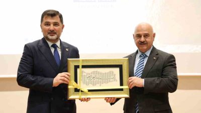 DÜZCE(İHA) – Düzce Üniversitesi öğrencileriyle bir araya gelen Milletvekili Ercan