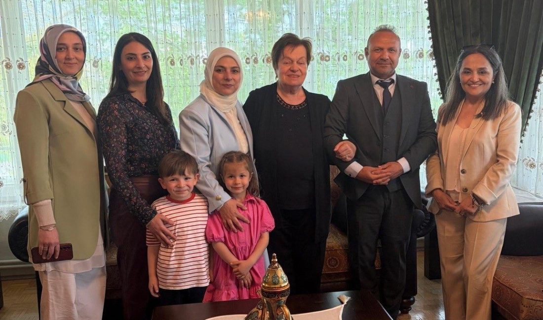 DÜZCE(İHA) – Düzce Şükran Öney Anaokulu öğrencileri Şükran Teyze’yi ziyaret