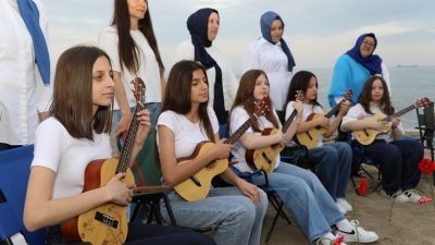 Sakarya’nın Karasu ilçesinde ortaokul öğrencileri ve anneleri, Anneler Günü çerçevesinde