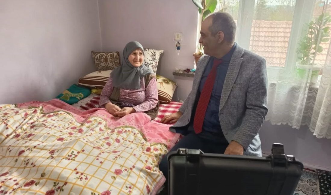 Nüfus hizmeti vatandaşın kapısına götürüldü Bilecik’in Yenipazar ilçesine bağlı Belkese Köyü’nde nüfus hizmeti vatandaşın kapısına
